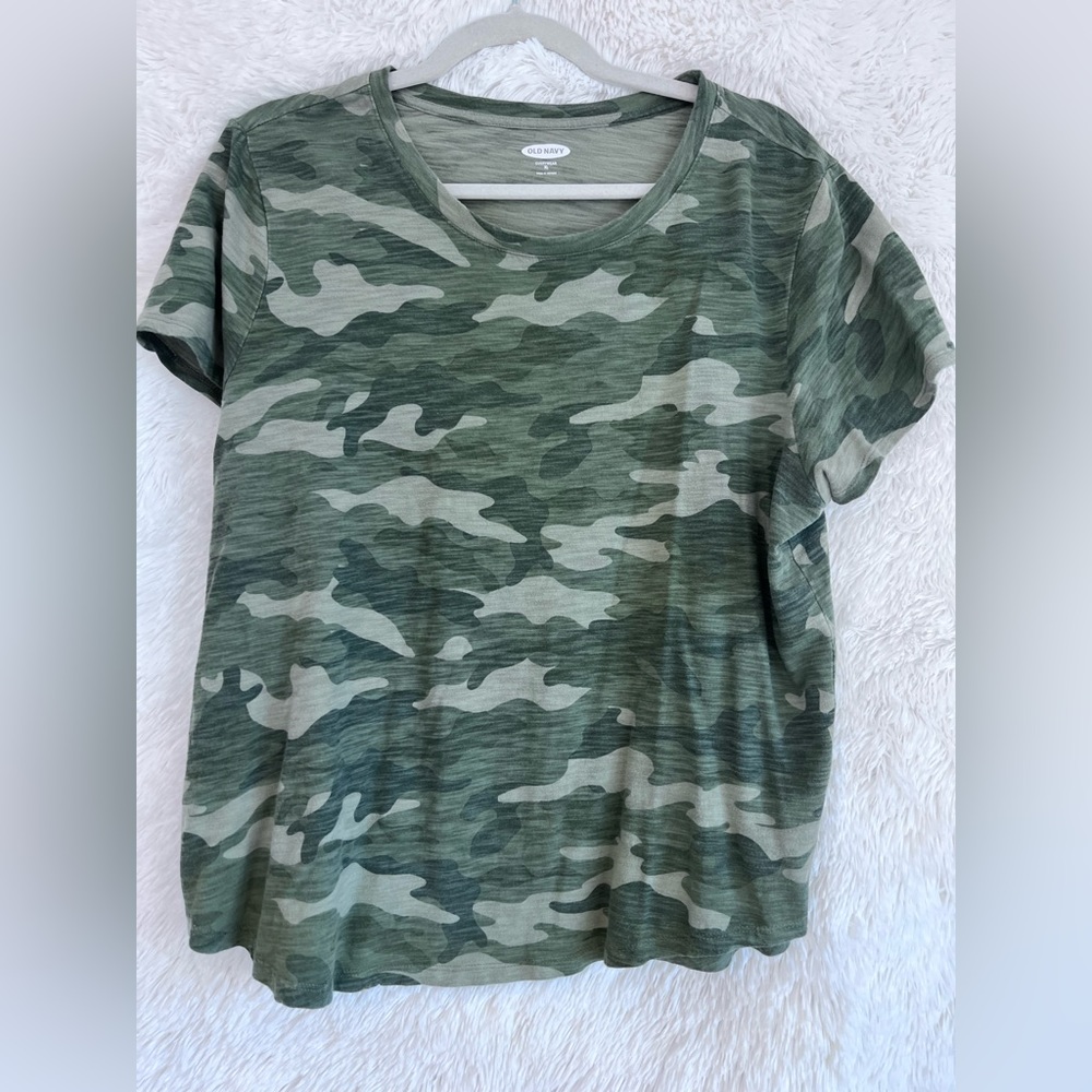 Old navy. XL. Green camo T-shirt. Short sleeve